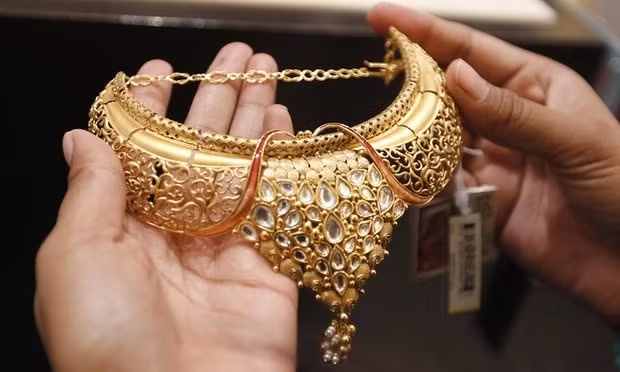 Dai gia kim cuong gay soc khi tang nha va o to cho nhan vien