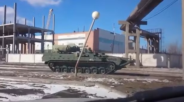 Lo dien xe chien dau bo binh T-15 Armata cua Nga