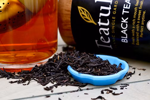 Một trong số đó là uống trà đen bởi các nghiên cứu đã chỉ ra rằng tiêu thụ loại trà này có thể giúp giảm nguy cơ đột quỵ. Ảnh: bigcommerce.