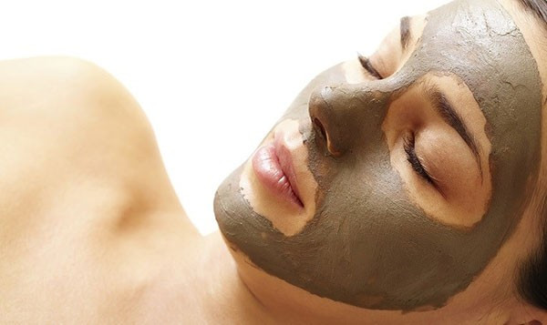 Bên cạnh đó, bạn có thể thử dùng mặt nạ đất sét trong quá trình chăm sóc da của bạn một vài lần một tuần. Ảnh: sudospaces.