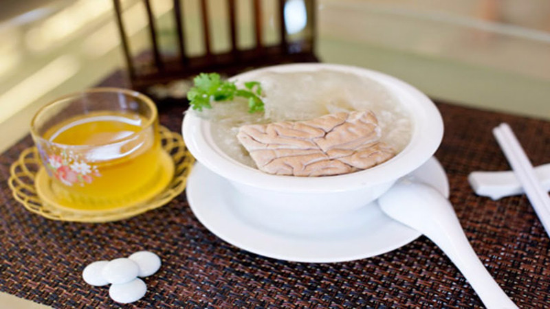 Tuy nhiên, trong óc lợn chứa một lượng cholesterol rất lớn - nguyên nhân chính dẫn đến bệnh béo phì, khiến người bệnh trở nên ì ạch, ngại vận động, uể oải, mệt mỏi...Ảnh: tgdd.