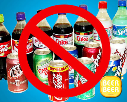 Lưu ý, không dùng các loại nước giải khát khác ngoài nước lọc. Việc này có thể giúp giảm đáng kể lượng đường và calo bạn hấp thu mỗi ngày.