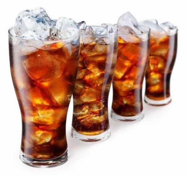 Các đồ uống có gas cũng là “tử thần” giết chết ham muốn chuyện yêu của các cặp vợ chồng. Ảnh: tintucvietnam.