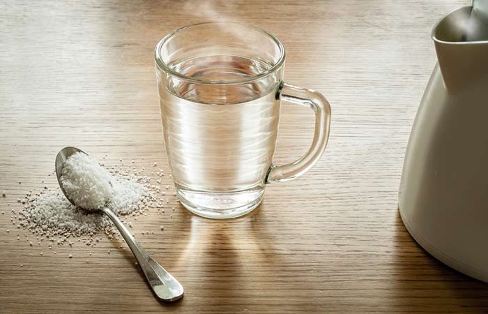 Bạn có thể thay thế baking soda bằng muối ăn thông thường với công thức như trên. Ảnh: stylecraze.