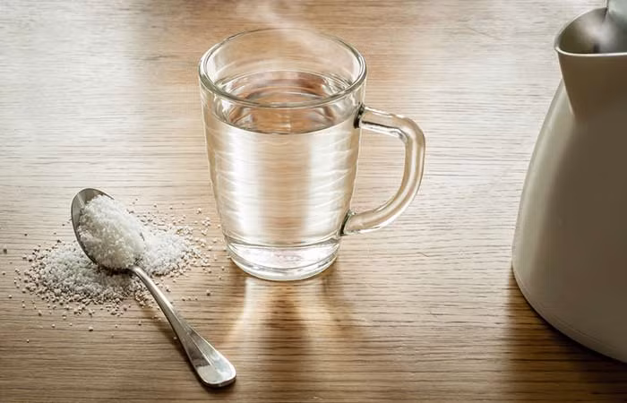 Bạn có thể thay thế baking soda bằng muối ăn thông thường với công thức như trên. Ảnh: stylecraze.