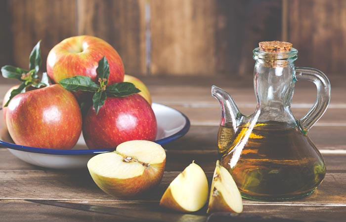 Để chữa nấm miệng nhanh chóng, bạn có thể sử dụng giấm táo - một loại thực phẩm có đặc tính chống nấm. Ảnh: stylecraze.