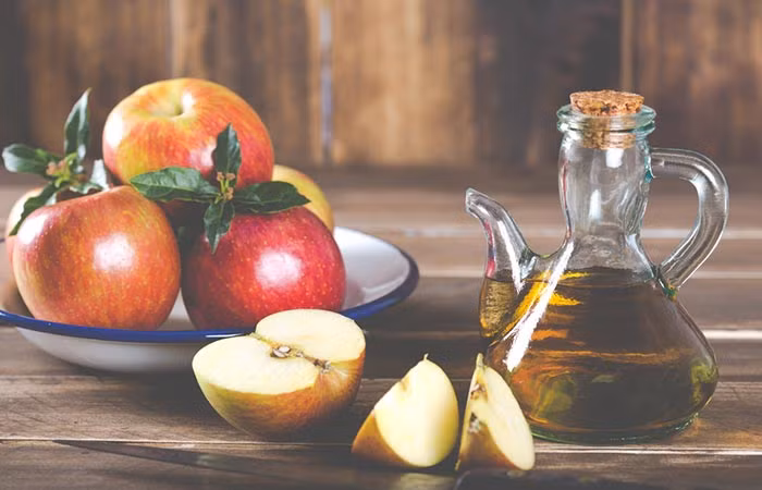 Để chữa nấm miệng nhanh chóng, bạn có thể sử dụng giấm táo - một loại thực phẩm có đặc tính chống nấm. Ảnh: stylecraze.
