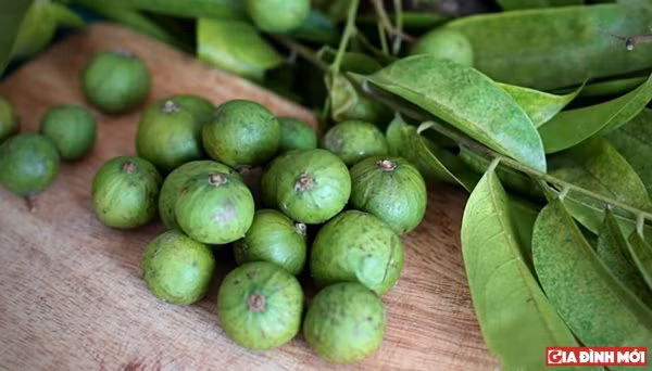 Chính hàm lượng vitamin C có trong quả sấu giúp làn da của bạn trắng sáng hơn rất nhiều. Ảnh: tinmoi.