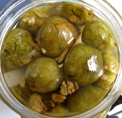 Đặc biệt, bạn có thể sử dụng quả sấu để chữa ho. Ảnh: laodong.