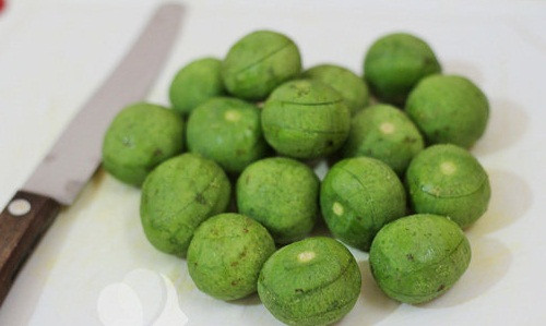 Ít người biết rằng quả sấu còn có tác dụng giải bia, giải rượu rất tốt. Ảnh: baodansinh.