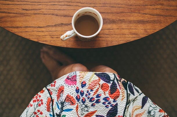 Nếu bị đau lưng, bạn có thể uống cà phê bởi cà phê có chứa chất chống viêm polyphenol có tác dụng giảm đau.