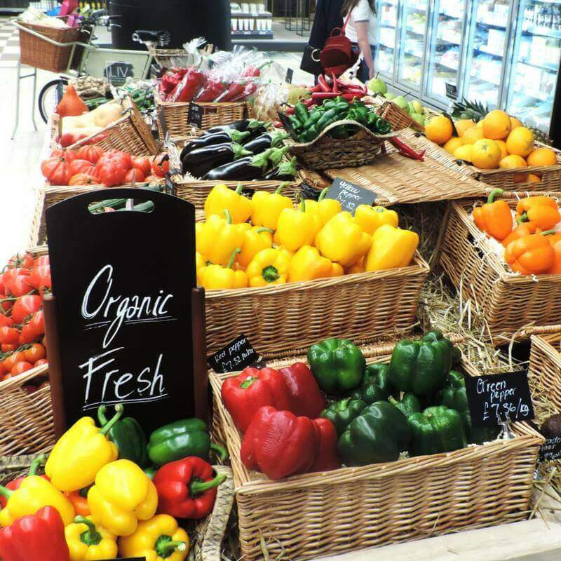 Tuy nhiên, thực phẩm hữu cơ không phải lúc nào cũng thân thiện với môi trường. Ảnh: adayroi.