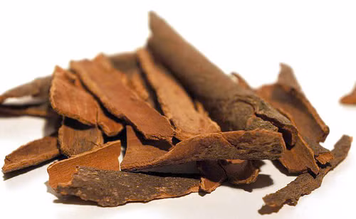 Quế có chứa cinnamaldehyde và các hợp chất hữu cơ tan trong nước khác có thể làm giảm huyết áp. Ảnh: cloudfront.