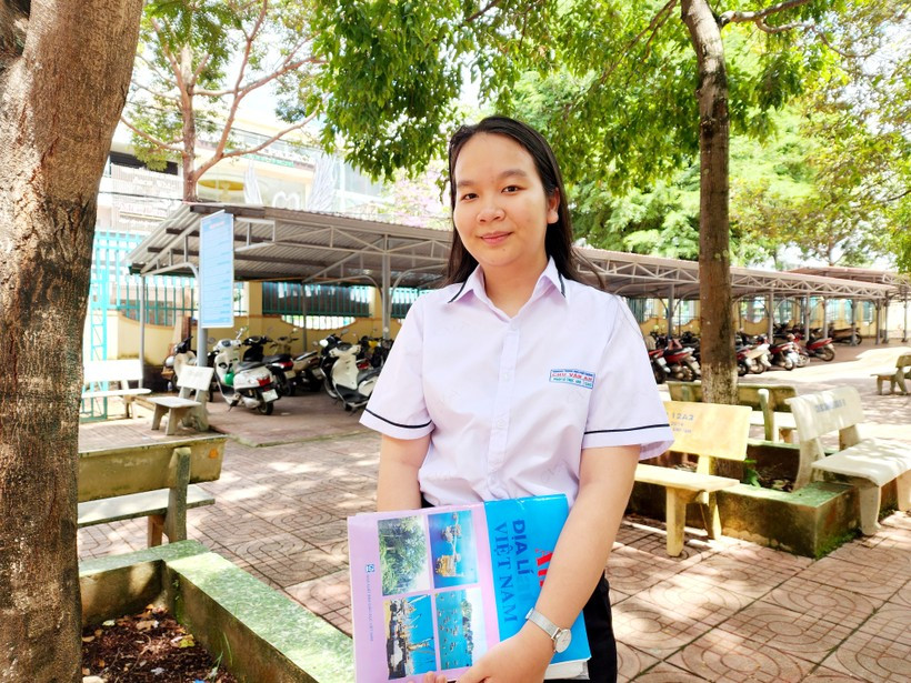 Đồng ý cho điểm tối đa các câu bị mờ ở đề thi Toán - Hình 3 Dong y cho diem toi da cac cau bi mo o de thi Toan-Hinh-3