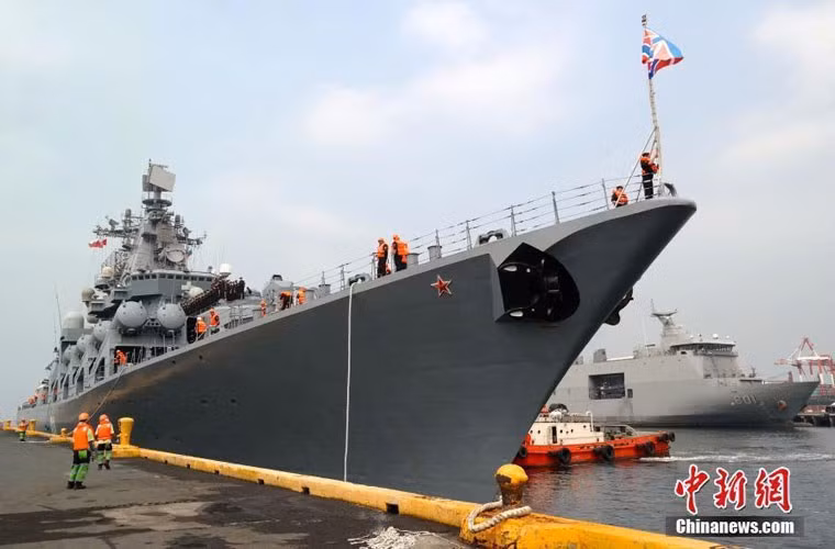 Trước đó, tuần dương hạm tên lửa Varyag đã có chuyến thăm cảng Bắc Manila (Philippines) từ ngày 20-24/4 và cảng Busan (Hàn Quốc) từ ngày 11-14/4. Các chuyến thăm này nằm trong chuỗi hoạt động tuần tra dài ngày của biên đội tàu ở Tây Thái Bình Dương. Nguồn ảnh: News.cn