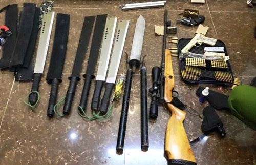 Nhà chức trác phát hiện cả kho vũ khí, hung khí trong nhà của đối tượng Tuấn, người hàng xóm của 2 nạn nhân bị bắn trọng thương gây rùng động TP.Đà Lạt.