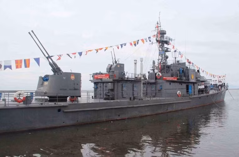 Vài trăm tàu còn lại của Triều Tiên đều là tàu pháo tuần tra cỡ nhỏ, tàu phóng ngư lôi có lượng giãn nước vài chục tới vài trăm tấn. Trong ảnh là tàu pháo lớp T do Triều Tiên tự đóng.