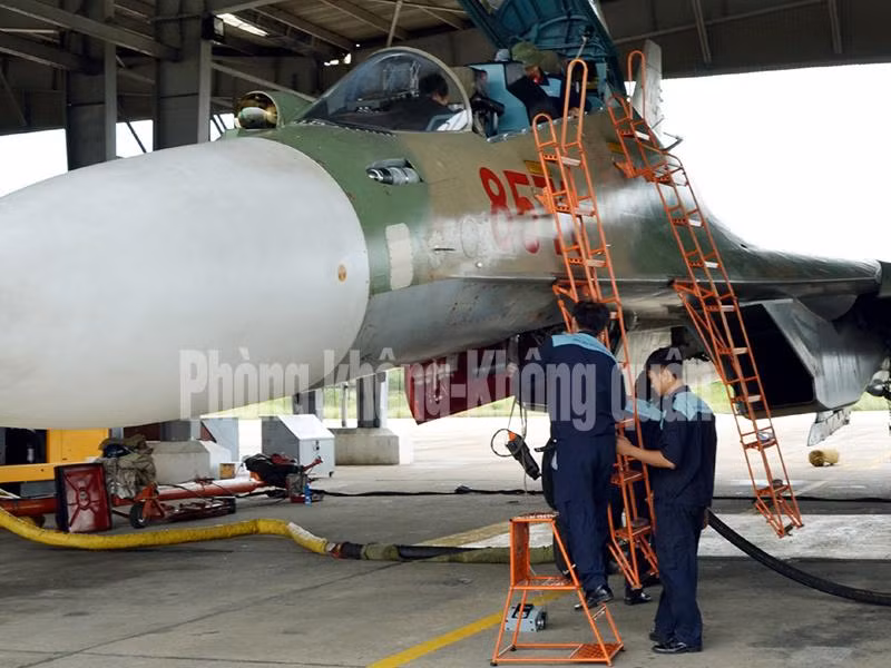 Su-30MK2 hiện là máy bay chiến đấu hiện đại nhất của Không quân Nhân dân Việt Nam. Tổng số lượng hiện có là 31 chiếc, ngoài ra còn có 4 chiếc thuộc phiên bản Su-30MK có tính năng tác chiến tương đương MK2.