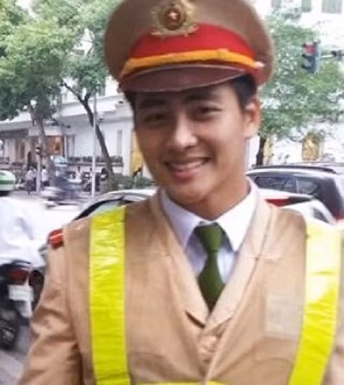 Phat sot truoc nhung man khoe co bap cua hot boy CSGT