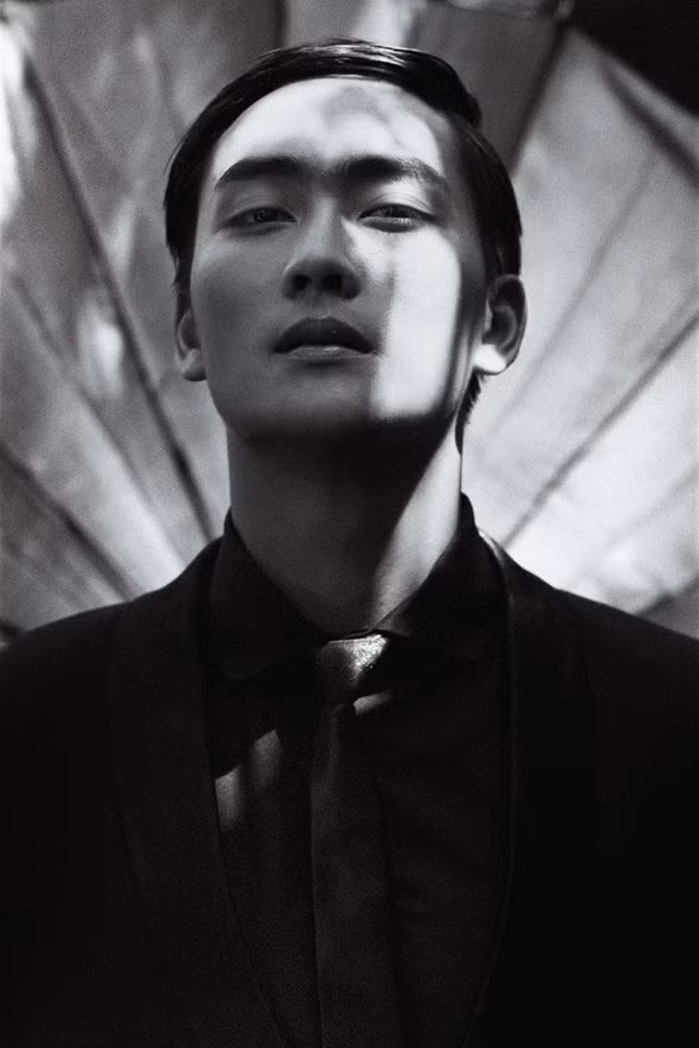 Tò mò về danh tính, cuộc sống của Bá Nam, nhiều dân mạng đã cố đi sâu, chọc ngoáy vào đời tư của chàng cảnh sát trẻ. Một số bức ảnh riêng tư của Bá Nam cũng được tìm thấy kèm theo đó là những tin đồn sốc đến mức “không thể tin nổi”.