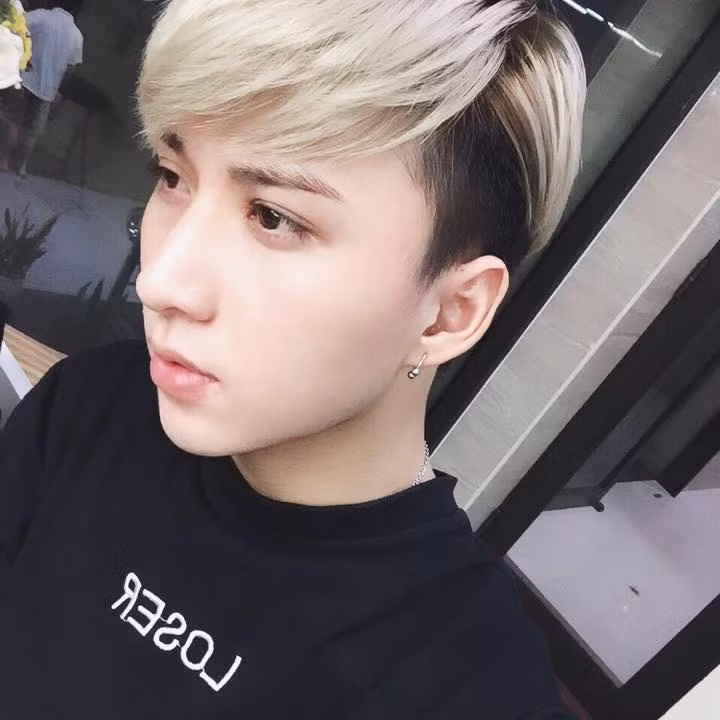 Vẻ bảnh trai của Châu Diệc Phong được nhiều bạn trẻ so sánh với những chàng hot boy Hàn Quốc. Có tên gọi cũng rất “tài tử”, cộng với vẻ ngoài đẹp trai, Châu Diệc Phong cũng từng có nhiều kỷ niệm vui khi bị nhiều người nhận nhầm là nhân vật nổi tiếng.