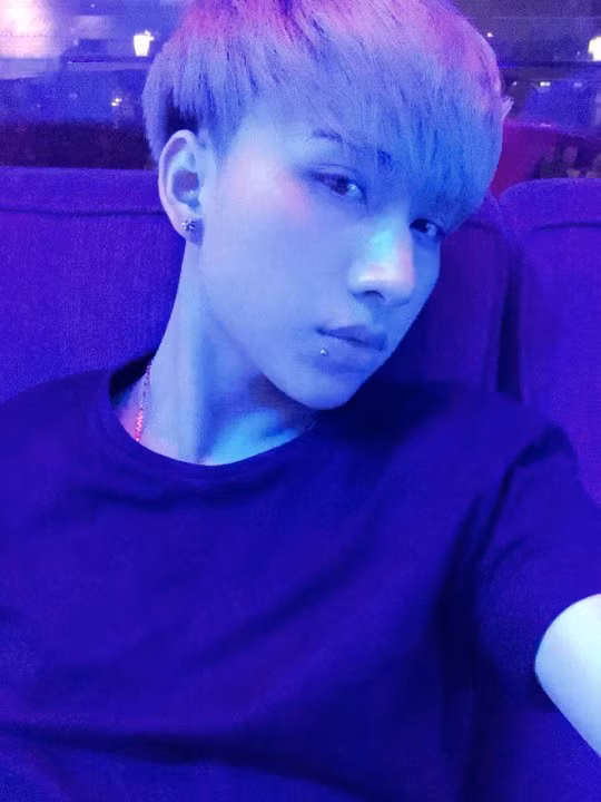 Trước sự quan tâm, những lời khen ngợi của khách hàng Châu Diệc Phong chia sẻ rằng bản thân cậu coi đây là một điều khá thú vị. Không chỉ gây ấn tượng với khách hàng, nhờ vẻ ngoài điển trai và công việc thú vị, Châu Diệc Phong còn từng được giới thiệu trên một số trang báo, trang tin dành cho giới trẻ.