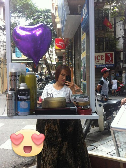 Quan toc via he cua co gai tre nuom nuop khach Tay