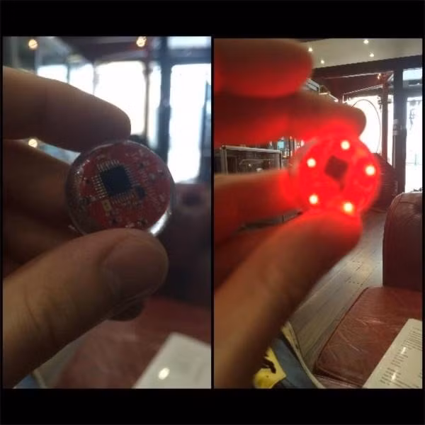 Chip Northstar được tráng silicone và sẽ kích hoạt sau 10 giây nhờ một nam châm cảm biến. Tuy nhiên một điều khủng khiếp là con chip này cũng được trang bị pin 3 volt, người dùng sẽ sử dụng đến khi hết pin thì... lại mổ ra để sạc hoặc thay pin.