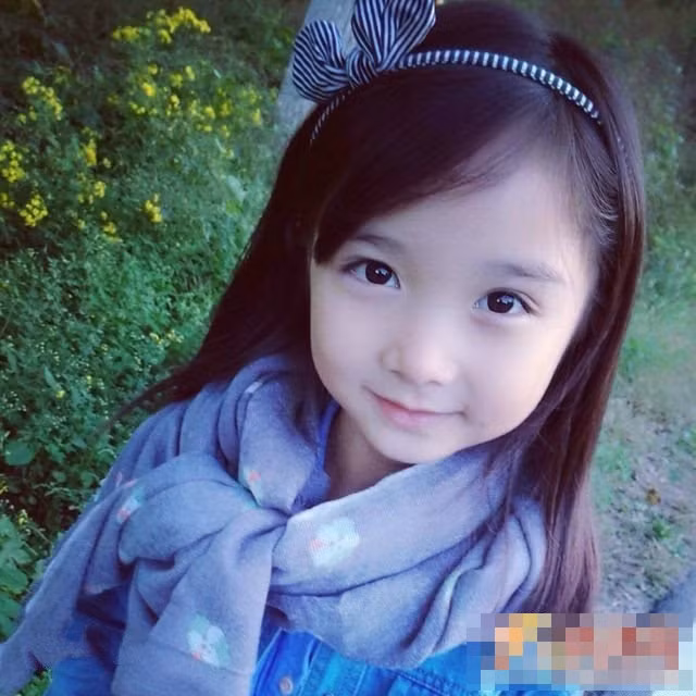 Tieu cong chua nguoi dan toc lam dien dao mang chau A