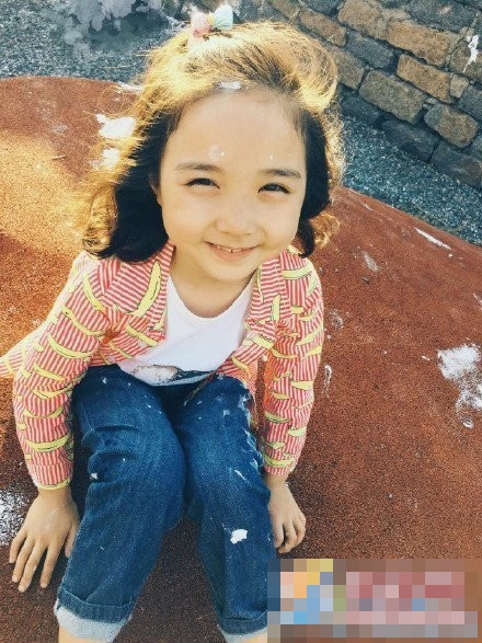 Được biết, bố mẹ của "Duyên Bảo công chúa" cũng rất tự hào về cô con gái của mình. Gia đình luôn ủng hộ và tạo mọi điều kiện để Thiên Duyên phát triển tài năng, tuy nhiên cũng không gò ép để giữ gìn sự trong sáng, hồn nhiên của cô bé. 