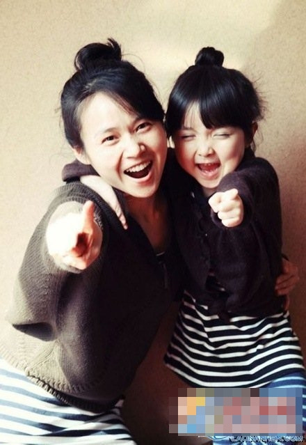 Thiên Duyên sinh năm 2007, có tên tiếng Anh là Fatimah. Cô bé là người dân tộc Hồi của Trung Quốc có đôi mắt to tròn, khuôn mặt bầu bĩnh và nụ cười "không thấy mặt trời" dễ khiến trái tim mọi người tan chảy ngay từ cái nhìn đầu tiên. 