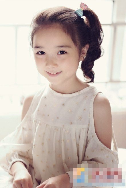 Năm 2009, “Duyên Bảo công chúa” tham gia cuộc thi ảnh quốc tế dành cho các bé gái và xuất sắc giành giải thưởng “tiểu công chúa ưu tú”. Tháng 8 năm 2010, cô bé tiếp tục được trao hai giải thưởng là “Ngôi sao nhí xuất sắc nhất Trung Quốc” và “Ngôi sao nhí đáng yêu nhất” khi chỉ mới 3 tuổi. 