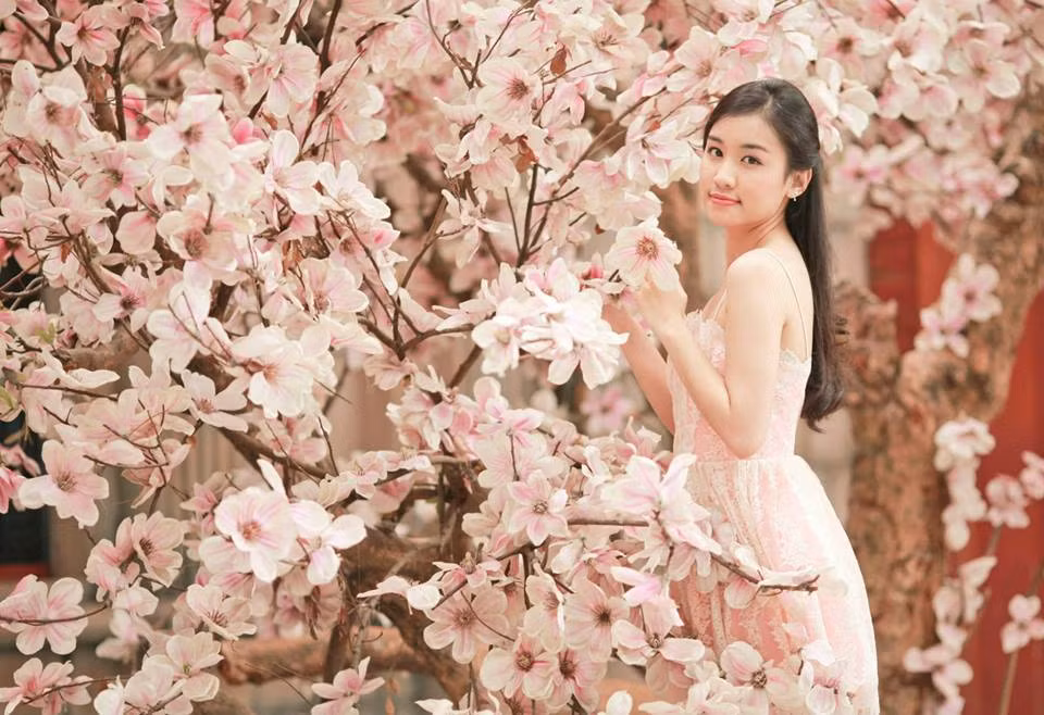 Thích vẽ, may vá, yêu vải vóc từ nhỏ nên khi thuyết phục được gia đình cho theo học ngành thời trang, Phương Thảo đã rất vui mừng. Sau 4 năm học tập, rèn luyện ở Học viện thời trang London, Phương Thảo với sự say mê đã trở thành một nhà thiết kế thời trang đích thực.