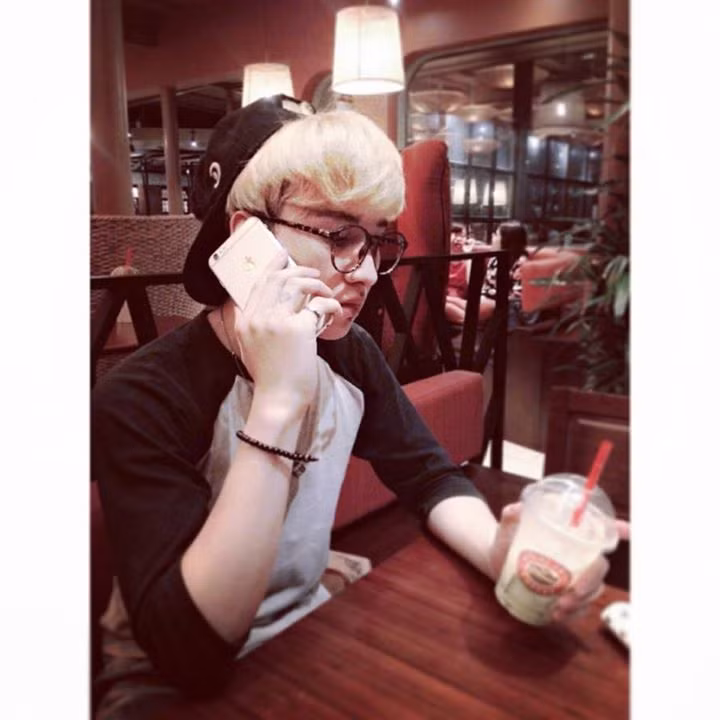 Ngắm khuôn mặt bảnh trai của chàng thợ cắt tóc 9X.