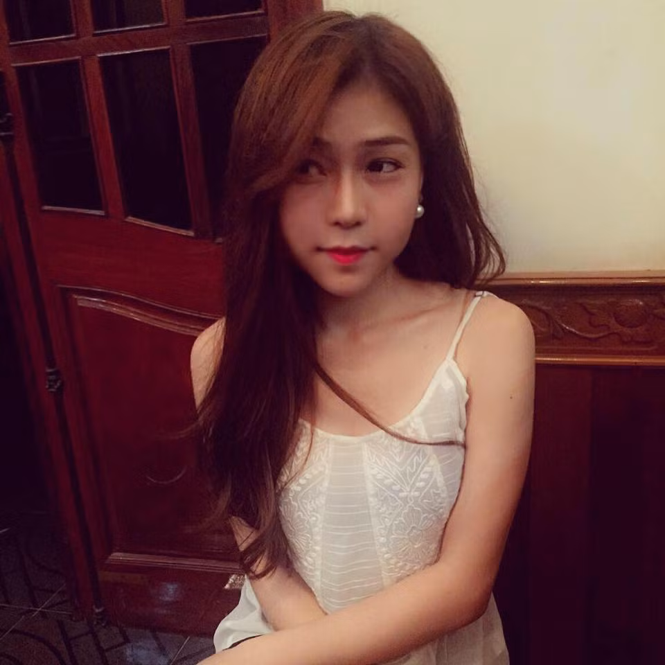 Cô nữ sinh quê Nghệ An còn tự nhận mình không xinh và diễn xuất chưa tốt, đoạn clip nói về vấn đề phân biệt vùng miền vừa rồi được ghi lại trong một buổi tập kịch nên dễ hiểu vì sao nhiều người cảm thấy "mùi" dàn xếp, sắp đặt trong đó. Nhi Anh khẳng định rằng cô không có ý định tự đánh bóng mình, không ham nổi tiếng và không đánh đổi danh dự để "làm những việc vô nghĩa".