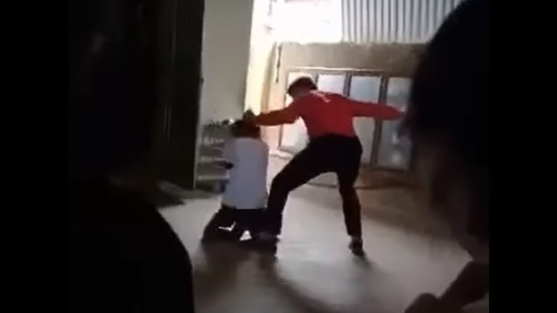 Thầy giáo đánh hàng loạt học sinh ở Lai Châu: Chỉ khiển trách? Thay giao danh hang loat hoc sinh o Lai Chau: Chi khien trach?