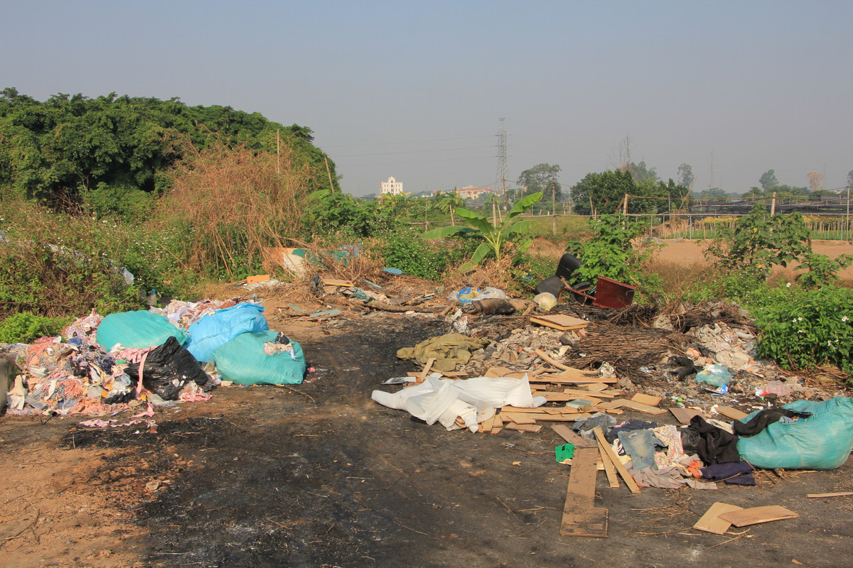 Tuy nhiên, nơi đây cũng đã trở thành điểm đổ trộm rác thải, gây ô nhiễm môi trường.