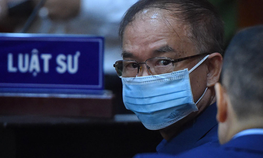 Mẹ tôi năm nay đã 97 tuổi không biết bao giờ ra đi, giống như ngọn đèn sắp tắt...Tôi cũng xin lỗi đồng đội đã khuất, đồng chí lão thành cách mạng đã tin tưởng, tự hào về tôi. Tôi đặc biệt xin lỗi tất cả người dân, đặc biệt người dân ở TP. HCM. Tôi muốn nói rằng tôi là người con trưởng thành từ Sài Gòn, tôi không bao giờ phản bội thành phố của mình... 