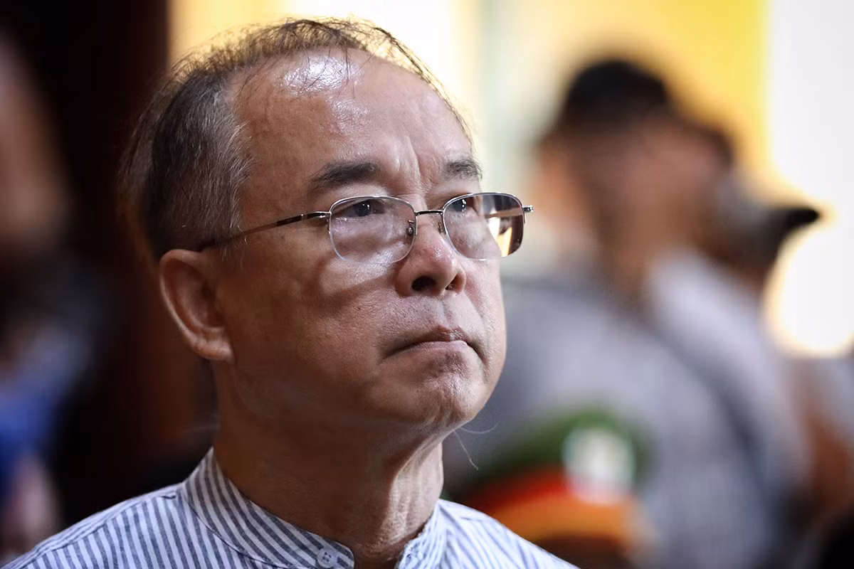 Sau 8 năm về hưu thì bị bắt, tôi bị sốc!. Ngày 8/12/2018, tôi đang chuẩn bị bài giảng cho chuyên viên cao cấp thì bị bắt, tạm giam ở Hà Nội. Ba năm loanh quang trong 4 bức tường... Tôi không phải là người cơ hội, là người xấu, không phải là phần tử cơ hội, gây nguy hiểm cho xã hội.