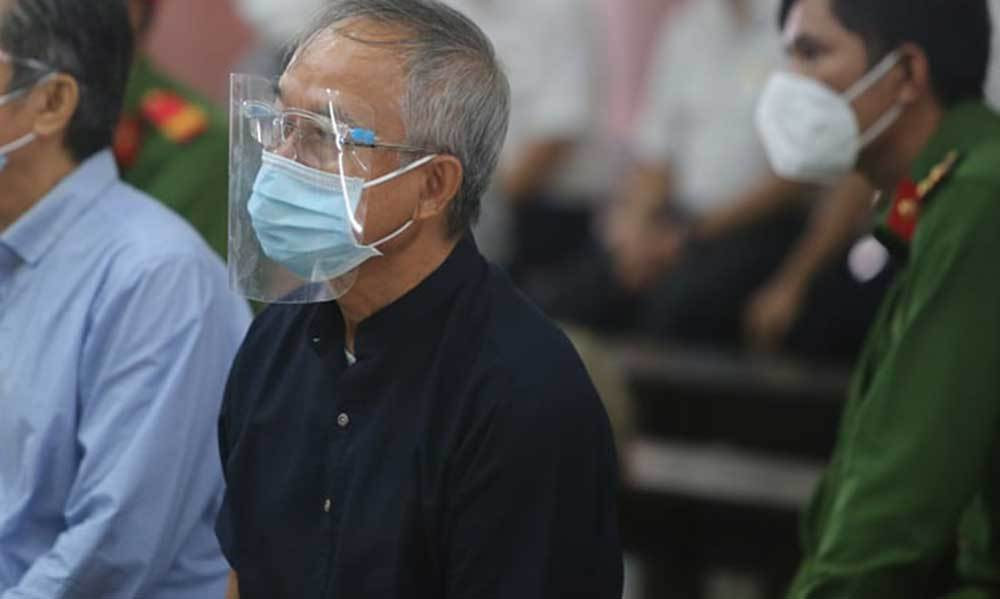 Tôi chưa làm tròn chữ hiếu, mẹ tôi có 4 người con đi bộ đội. Trong đó, 3 người đã ngã xuống. Đến giờ, mẹ vẫn nghĩ rằng tôi đang đi học. Với tư cách một con người, một công dân, một người lính, tôi mong sự công bằng, lương tâm - bị cáo Nguyễn Thành Tài nghẹn lời trong phiên sơ thẩm. 