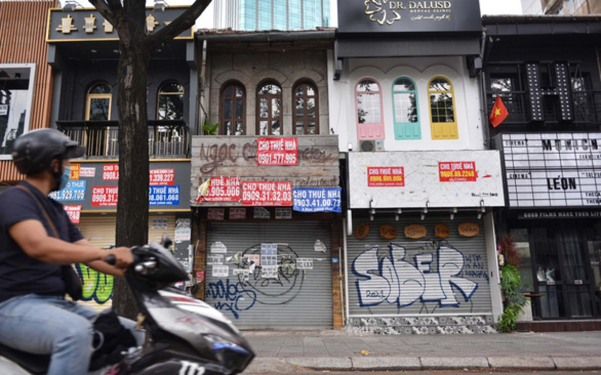  Thay đổi cách tính thuế với người cho thuê nhà: Thông tư 100 của Bộ Tài chính quy định nếu cá nhân chỉ có hoạt động cho thuê nhà, thời gian cho thuê không trọn năm, doanh thu từ 100 triệu đồng/năm trở xuống thì mới không thuộc diện phải nộp thuế giá trị gia tăng và thuế thu nhập cá nhân. Các sàn thương mại điện tử như Shopee, Lazada, Tiki… sẽ không bắt buộc phải nộp thuế thay cho người bán; nghĩa vụ này chỉ phát sinh nếu giữa sàn thương mại điện tử và người bán sinh có hợp đồng ủy quyền. (Ảnh minh họa)