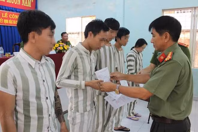 Ban tổ chức lễ tang thông báo, lễ viếng diễn ra vào lúc 9h ngày 26/12 tại nhà riêng đường Nguyễn Ái Quốc (phường Trảng Dài, TP Biên Hòa). Lễ truy điệu vào lúc 10h ngày 28/12.