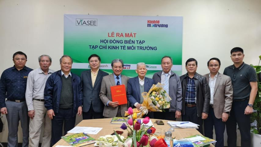 Ra mat Hoi dong bien tap Tap chi Kinh te Moi truong