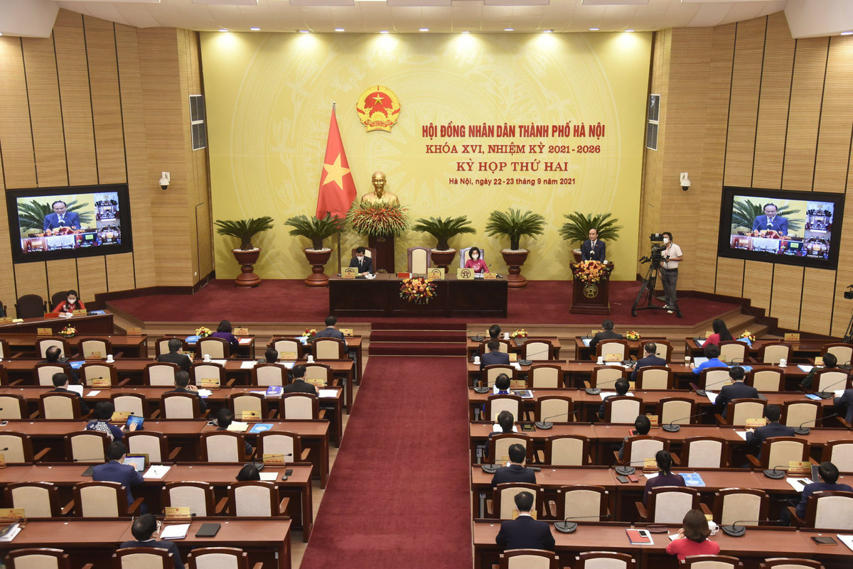 Chu tich Ha Noi tra loi chat van truc tiep tai ky hop thu 3 HDND TP