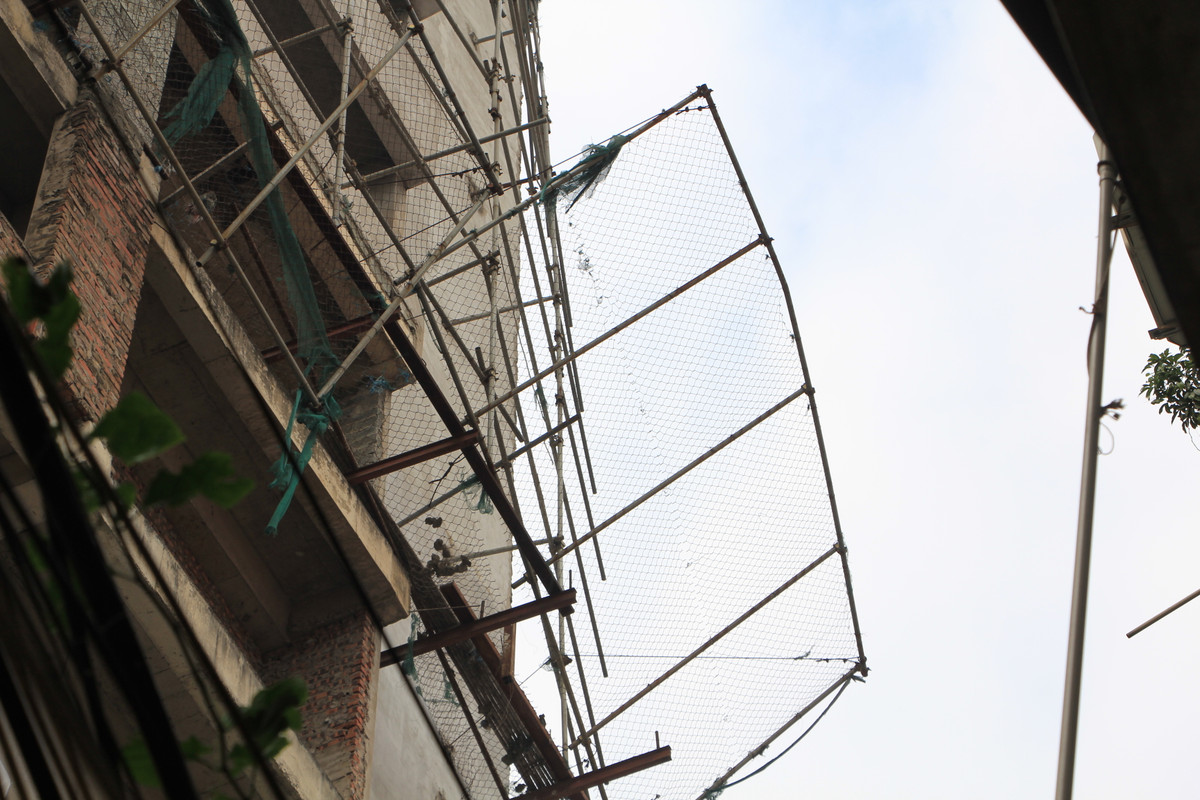 Ngoài ra, các đơn vị chịu trách nhiệm trước pháp luật nếu để xảy ra mất an toàn liên quan đến cần trục và hệ thống giàn giáo.