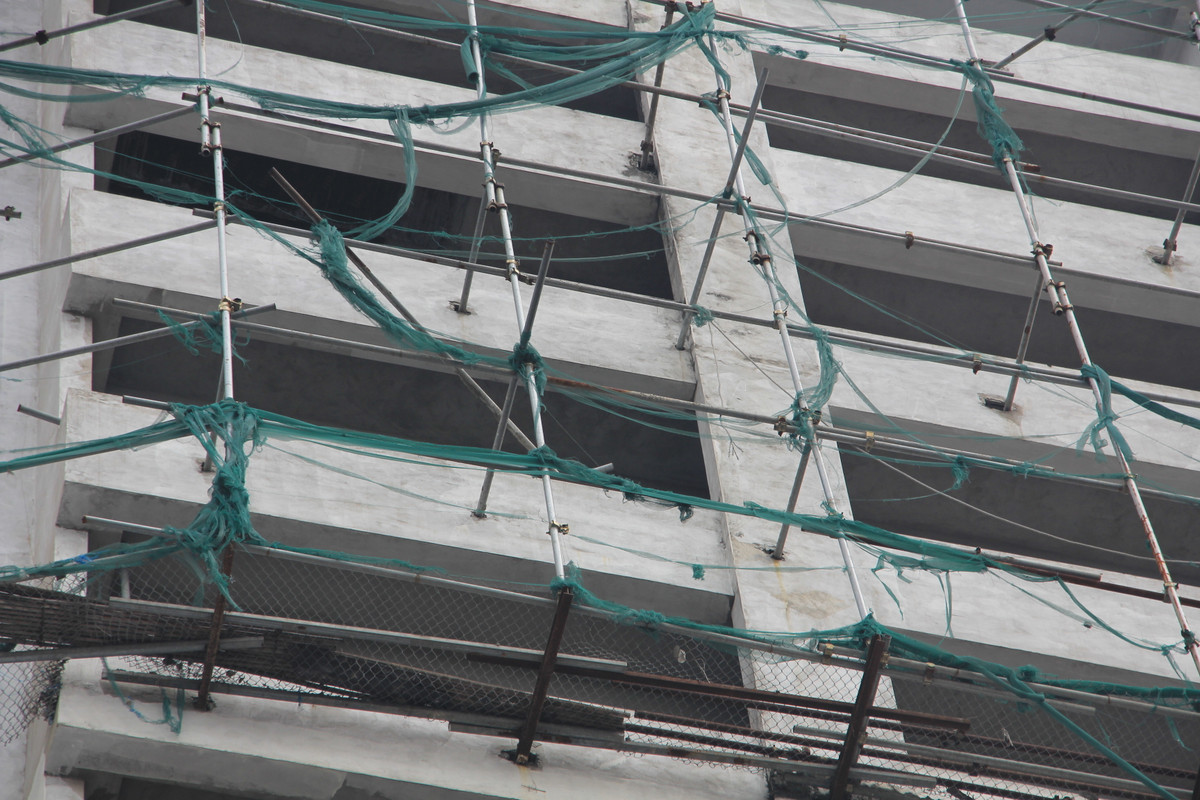 Theo báo cáo của UBND quận Thanh Xuân, trong quá trình thi công dự án, chính quyền đã nhiều lần chỉ đạo các đơn vị liên quan tiến hành kiểm tra công trình nhưng Công ty cổ phần Công trình và Thương mại giao thông vận tải và Công ty cổ phần Tư vấn và Đầu tư CCI không hợp tác, không cung cấp hồ sơ liên quan. 