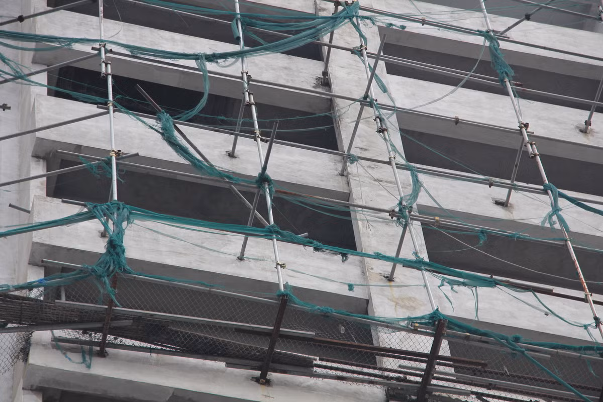 Theo báo cáo của UBND quận Thanh Xuân, trong quá trình thi công dự án, chính quyền đã nhiều lần chỉ đạo các đơn vị liên quan tiến hành kiểm tra công trình nhưng Công ty cổ phần Công trình và Thương mại giao thông vận tải và Công ty cổ phần Tư vấn và Đầu tư CCI không hợp tác, không cung cấp hồ sơ liên quan. 