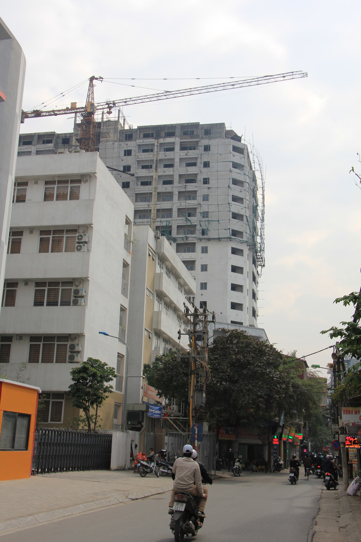 Ngày 26/12/2011, UBND TP Hà Nội cấp giấy chứng nhận đầu tư cho 2 nhà đầu tư gồm: Công ty cổ phần Công trình và Thương mại giao thông vận tải và Công ty cổ phần Tư vấn và Đầu tư CCI.