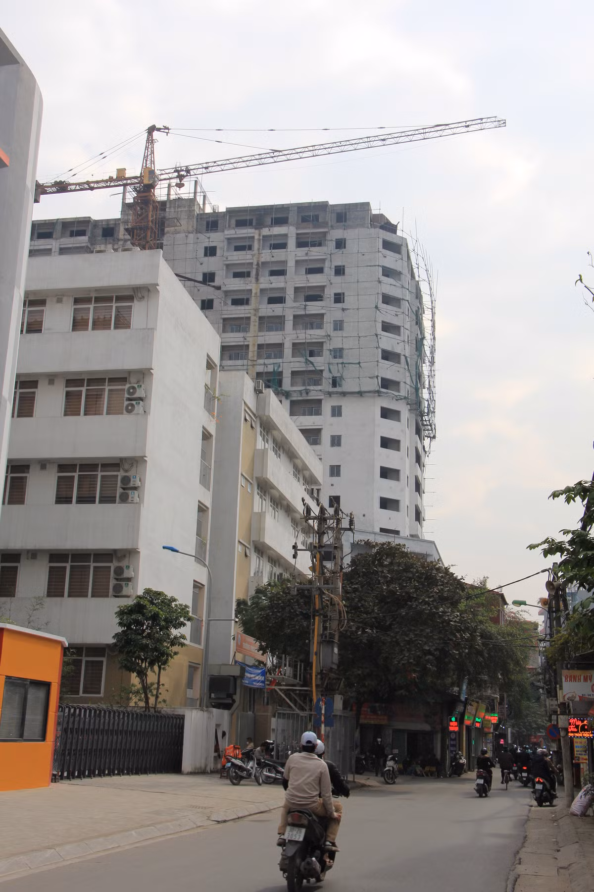 Ngày 26/12/2011, UBND TP Hà Nội cấp giấy chứng nhận đầu tư cho 2 nhà đầu tư gồm: Công ty cổ phần Công trình và Thương mại giao thông vận tải và Công ty cổ phần Tư vấn và Đầu tư CCI.