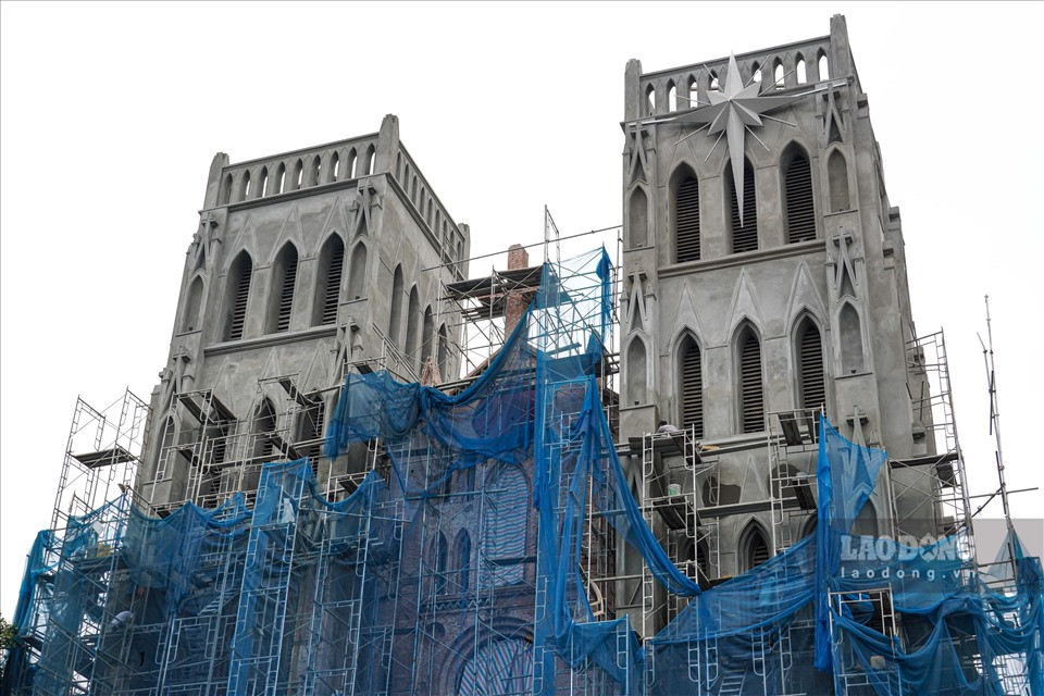 Phía đại diện nhà thờ cho biết, Giáng sinh năm nay sẽ không được tổ chức tại khoảng sân trước của nhà thờ như mọi năm. Bên cạnh việc tu sửa thì nhà thờ cũng e ngại dịch bệnh đang diễn biến phức tạp tại Hà Nội.
